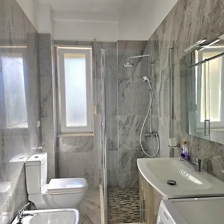 Apartman Lura 2 215 *