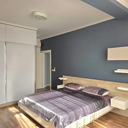 Apartman Lura 2 215 *
