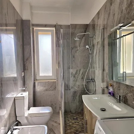 Lura 2 215 * Plazhi San Pietro