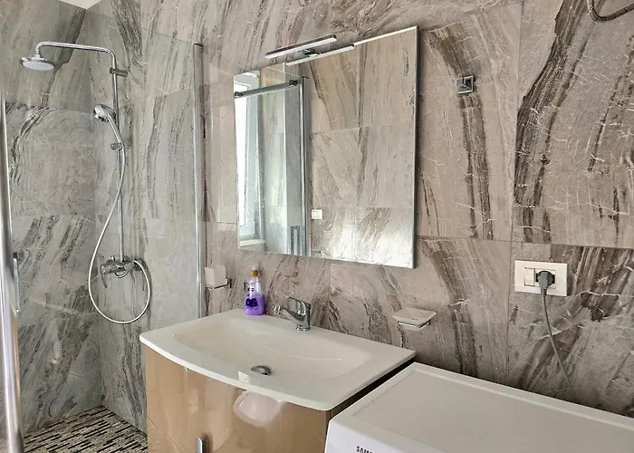 Lura 2 215 Plazhi San Pietro