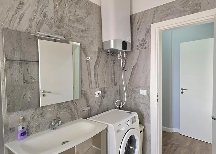 Lura 2 215 Plazhi San Pietro