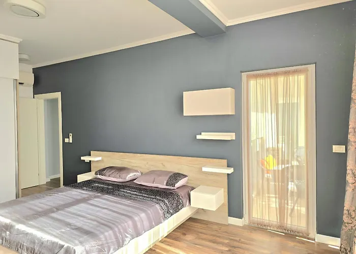 Apartament Lura 2 215 *